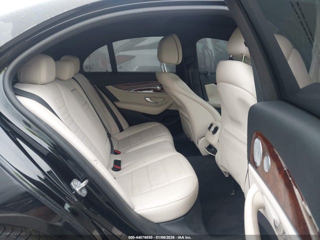 44076850 :رقم المزاد ، WDDZF4JB1HA228176 vin ، 2017 Mercedes-benz E 300 مزاد بيع