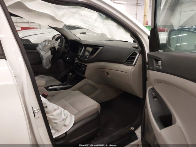2018 HYUNDAI TUCSON KM8J3CA45JU713867 Photo 4