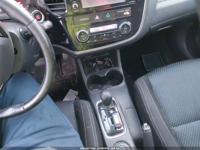 2016 MITSUBISHI OUTLANDER JA4AD3A39GZ011114 Photo 10