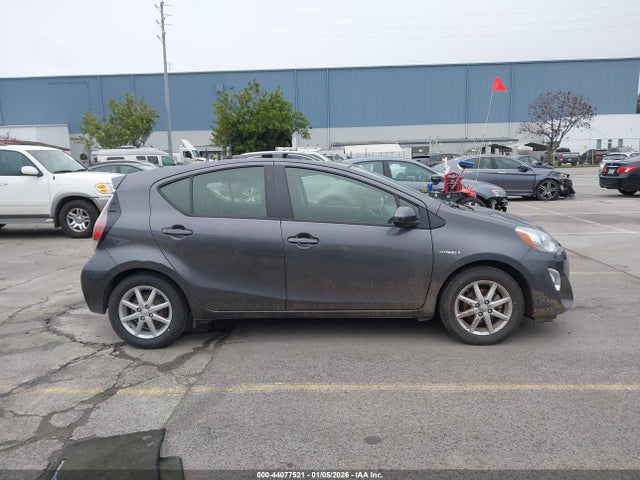 JTDKDTB38F1103594 Toyota Prius C Three