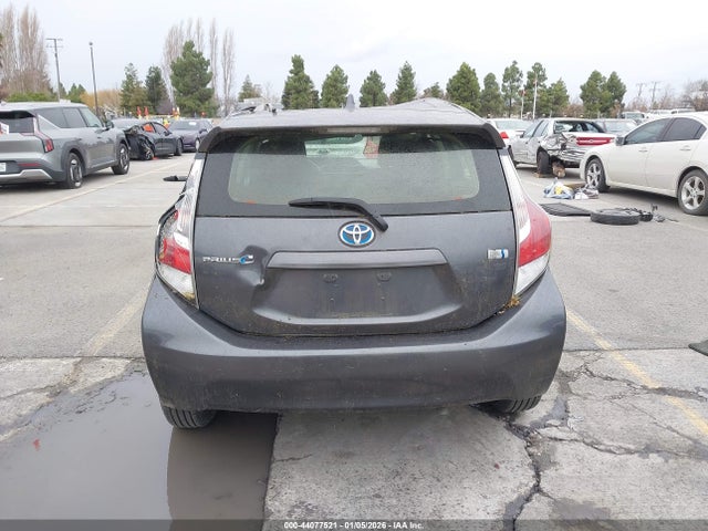 JTDKDTB38F1103594 Toyota Prius C Three