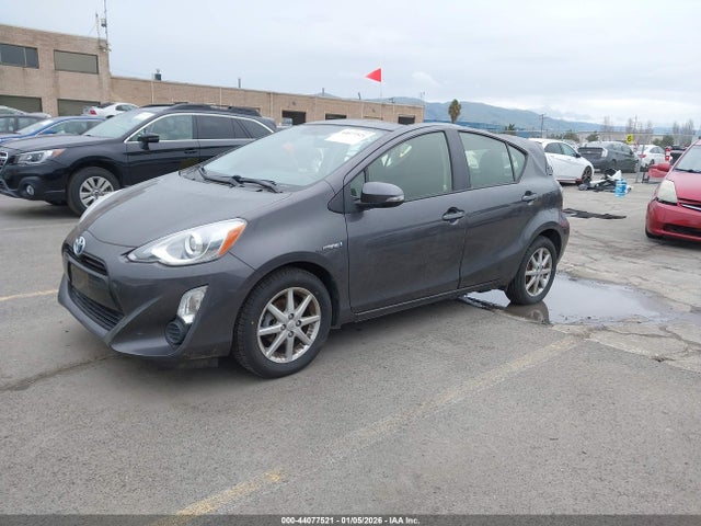JTDKDTB38F1103594 Toyota Prius C Three