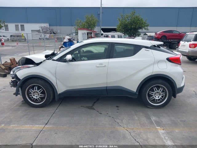 JTNKHMBX5K1054051 Toyota C-HR LE