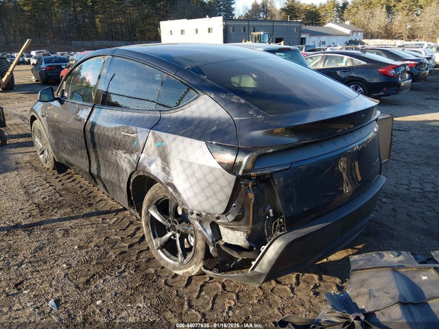 2026 TESLA MODEL Y 7SAYGDEE6TA411158 Photo 2