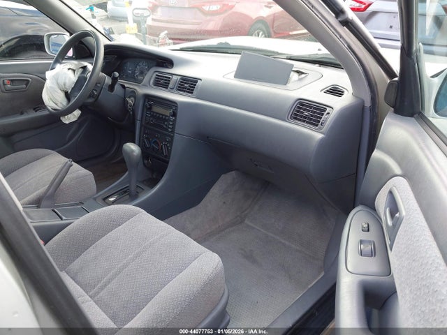 2000 Toyota Camry Le V6 მანქანა იყიდება აუქციონზე, vin: JT2BF22K4Y0261184, აუქციონის ნომერი: 44077753