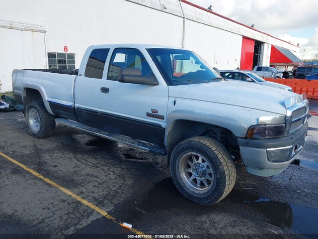 44077808 :رقم المزاد ، 3B7KF2368XG185374 vin ، 1999 Dodge Ram 2500 St مزاد بيع