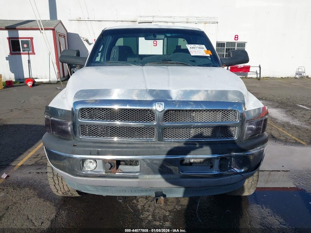 44077808 :رقم المزاد ، 3B7KF2368XG185374 vin ، 1999 Dodge Ram 2500 St مزاد بيع
