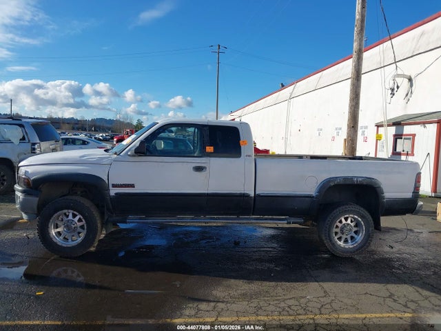 44077808 :رقم المزاد ، 3B7KF2368XG185374 vin ، 1999 Dodge Ram 2500 St مزاد بيع