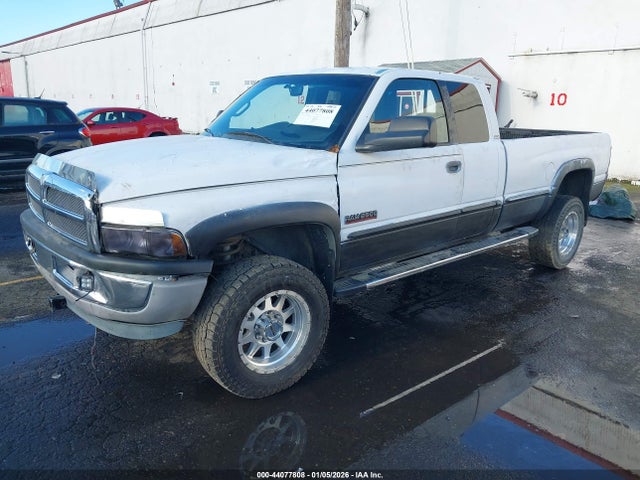 44077808 :رقم المزاد ، 3B7KF2368XG185374 vin ، 1999 Dodge Ram 2500 St مزاد بيع