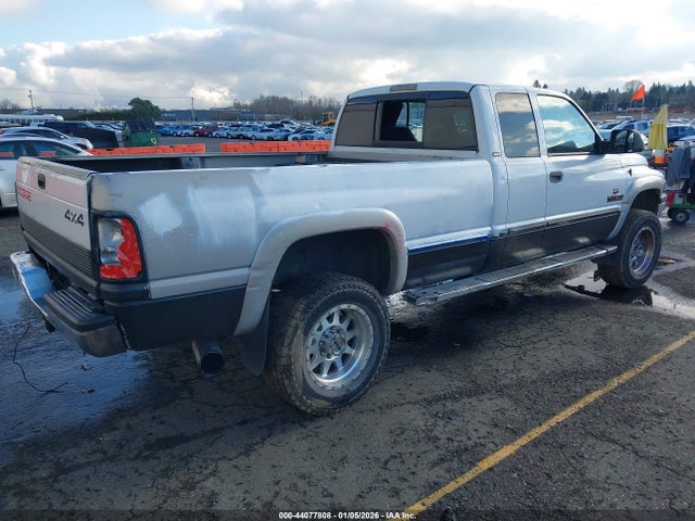 44077808 :رقم المزاد ، 3B7KF2368XG185374 vin ، 1999 Dodge Ram 2500 St مزاد بيع