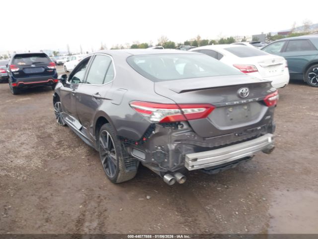 2018 TOYOTA CAMRY 4T1B61HK4JU146443 Photo 2