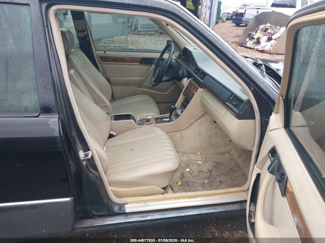 1995 MERCEDES-BENZ E WDBEB31E6SC127024 Photo 4