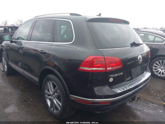 2016 VOLKSWAGEN TOUAREG WVGEF9BP3GD010023 Photo 2