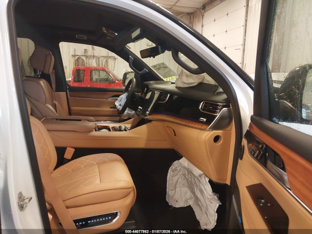 Продажа на аукционе авто 2024 Jeep Grand Wagoneer L Series Iii 4x4, vin: 1C4SJSGPXRS153443, номер лота: 44077982