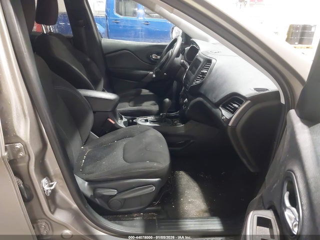 1C4PJLCBXKD263781 Jeep Cherokee Latitude Fwd