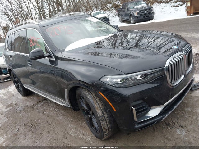 2022 BMW X7 5UXCW2C04N9L13640