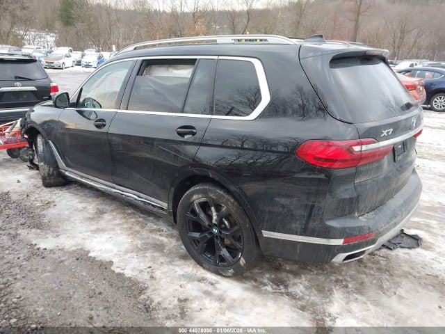 2022 BMW X7 5UXCW2C04N9L13640 Photo 2