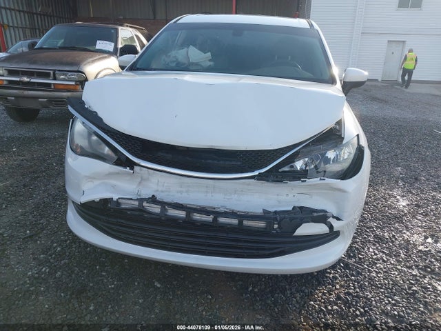 Chrysler Pacifica Lx 2017 2C4RC1CG3HR608562 Image 12