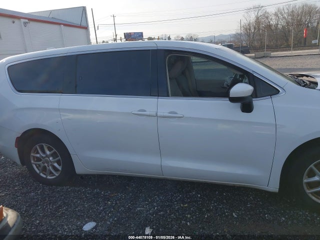 Chrysler Pacifica Lx 2017 2C4RC1CG3HR608562 Image 13