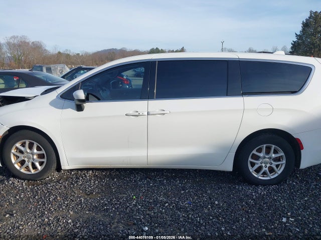 Chrysler Pacifica Lx 2017 2C4RC1CG3HR608562 Image 14