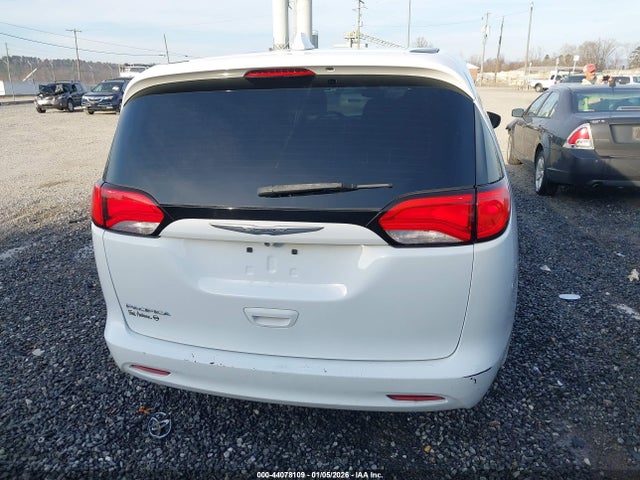 Chrysler Pacifica Lx 2017 2C4RC1CG3HR608562 Image 16