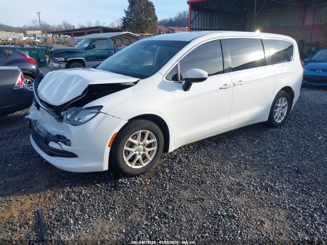 Chrysler Pacifica Lx 2017 2C4RC1CG3HR608562 Image 2