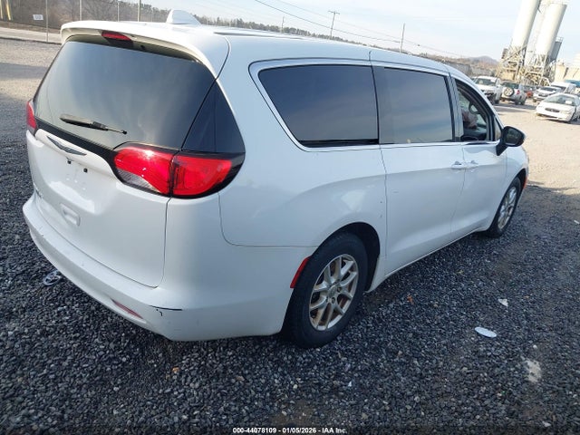 Chrysler Pacifica Lx 2017 2C4RC1CG3HR608562 Image 4