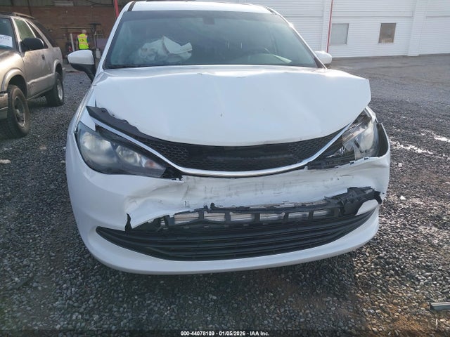 Chrysler Pacifica Lx 2017 2C4RC1CG3HR608562 Image 6