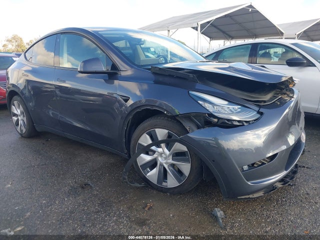 2021 TESLA MODEL Y 5YJYGDEE0MF104652 Photo 0