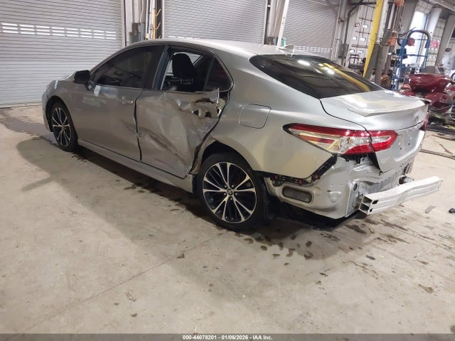 2020 TOYOTA CAMRY 4T1G11AK3LU317894 Photo 2