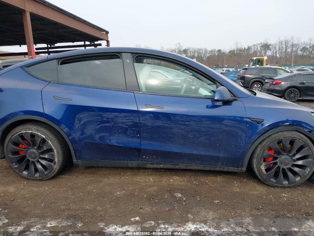 2023 Tesla Model Y Performance Dual Motor All-wheel Drive მანქანა იყიდება აუქციონზე, vin: 7SAYGDEF6PF714765, აუქციონის ნომერი: 44078262