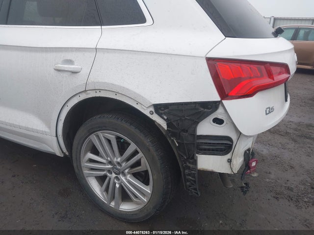 Audi Q5 2.0t Premium/2.0t Tech Premium 2018 WA1BNAFY2J2243385 Image 18