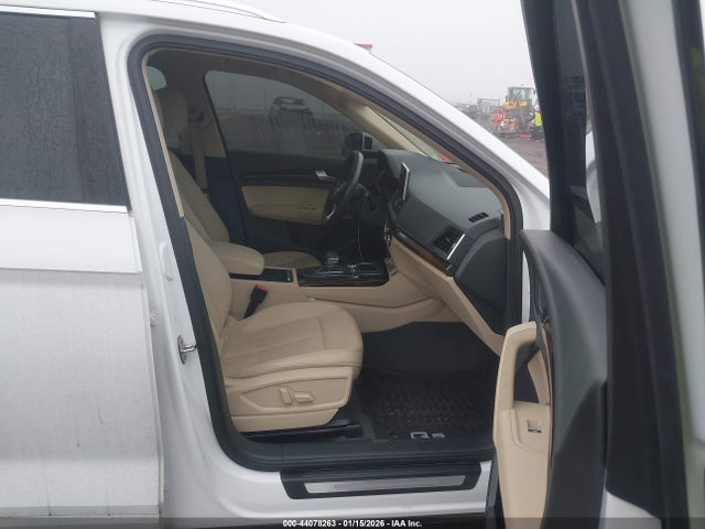 Audi Q5 2.0t Premium/2.0t Tech Premium 2018 WA1BNAFY2J2243385 Image 5