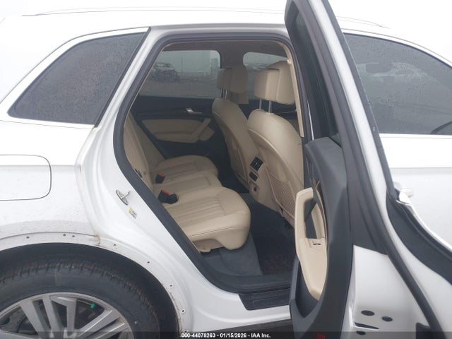 Audi Q5 2.0t Premium/2.0t Tech Premium 2018 WA1BNAFY2J2243385 Image 8