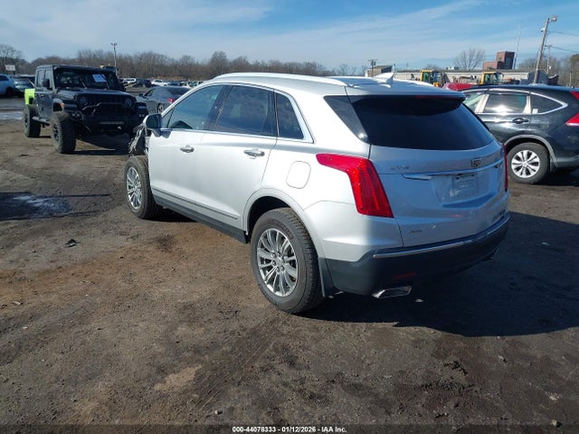2017 CADILLAC XT5 1GYKNDRS2HZ312487 Photo 2