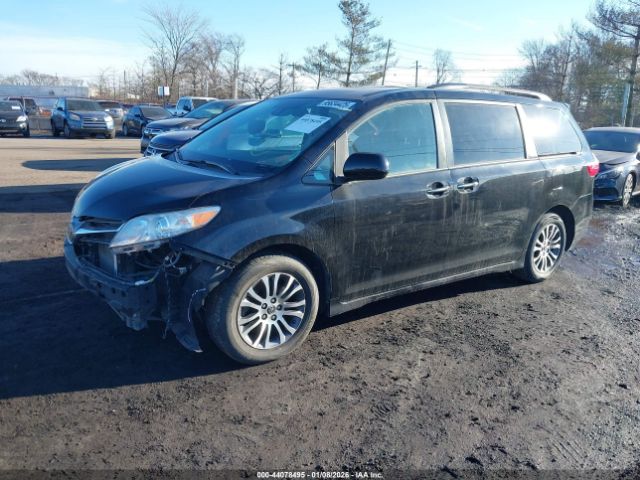 2019 TOYOTA SIENNA 5TDYZ3DC3KS015767 Photo 1