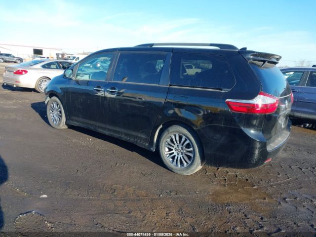 2019 TOYOTA SIENNA 5TDYZ3DC3KS015767 Photo 2
