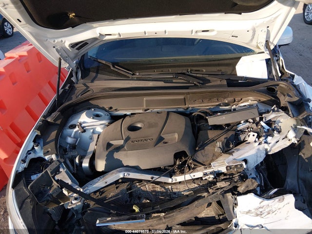 2018 VOLVO XC60 LYV102RK7JB100735 Photo 9