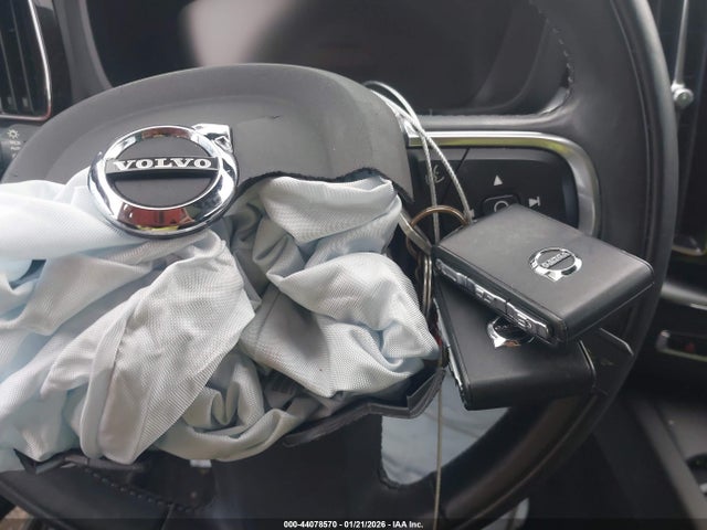 2018 VOLVO XC60 LYV102RK7JB100735 Photo 10