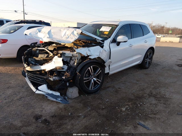 2018 VOLVO XC60 LYV102RK7JB100735 Photo 1
