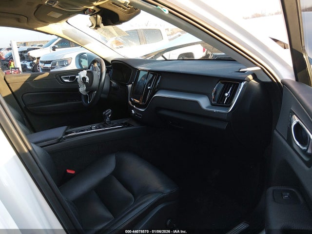 2018 VOLVO XC60 LYV102RK7JB100735 Photo 4