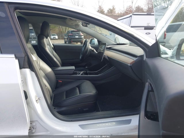 2019 TESLA MODEL 3 5YJ3E1EA2KF401205 Photo 4