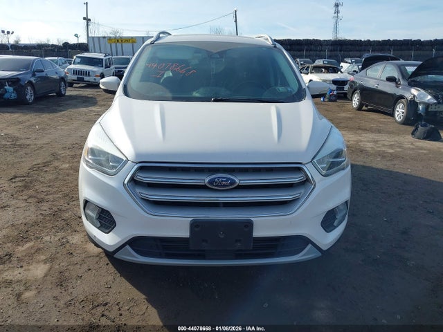 1FMCU9J93KUA00620 Ford Escape Titanium