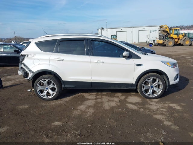 1FMCU9J93KUA00620 Ford Escape Titanium