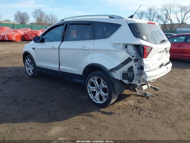 1FMCU9J93KUA00620 Ford Escape Titanium
