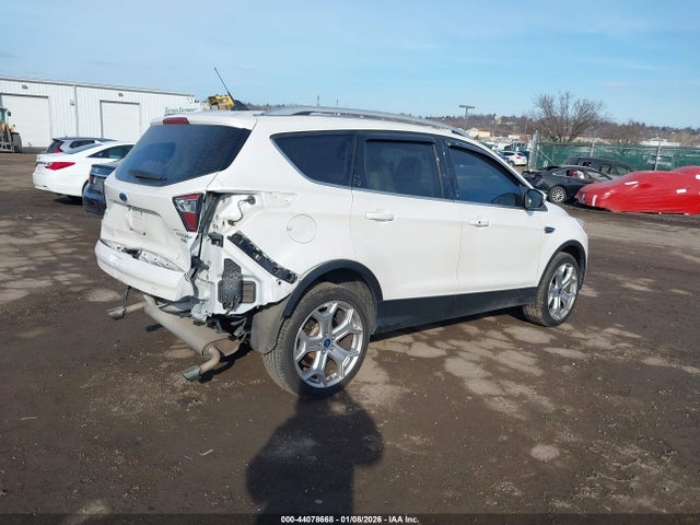1FMCU9J93KUA00620 Ford Escape Titanium