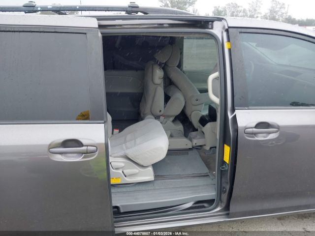 2011 TOYOTA SIENNA 5TDKK3DC5BS023685 Photo 7
