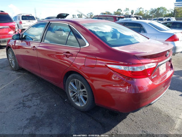 2015 TOYOTA CAMRY 4T1BF1FK7FU915656 Photo 2