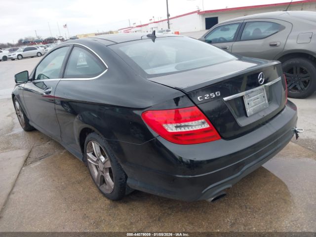 2013 MERCEDES-BENZ C 250 WDDGJ4HB7DG045268 Photo 2