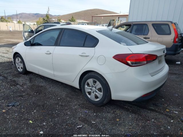 2017 KIA FORTE 3KPFK4A7XHE055260 Photo 2